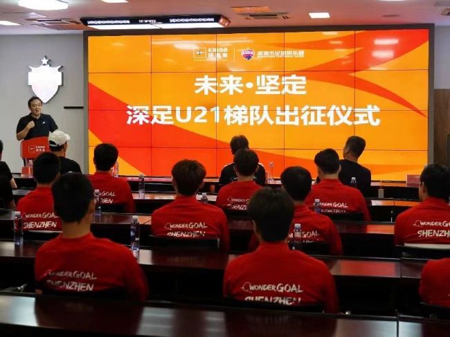 ”点击链接收看：梁家辉：跟随中国电影一直走下去《窗外是蓝星》荣获“年度纪录电影”，是纪录片叙事与影像表达迈向新高度的力作。