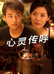 图为：劳 张智霖获陈法拉香吻 马国明内地首拍戏满意酬劳 2013-08-26 张智霖、陈法拉、胡定欣、马国明等，8月25日出席《冲上云霄2》宣传活动，众人更齐齐为即将生日的张智霖庆祝生日，更获陈法拉送上香吻。